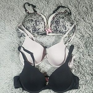 lot of 3 victoria's Secret bras size 34B